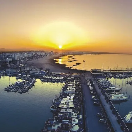 La Via Del Mare E Del Centro Cattolica